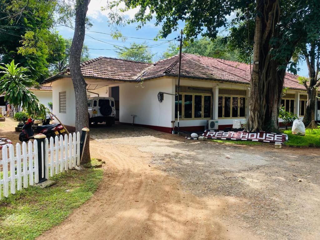 Resthouse Vavuniya Exterior photo